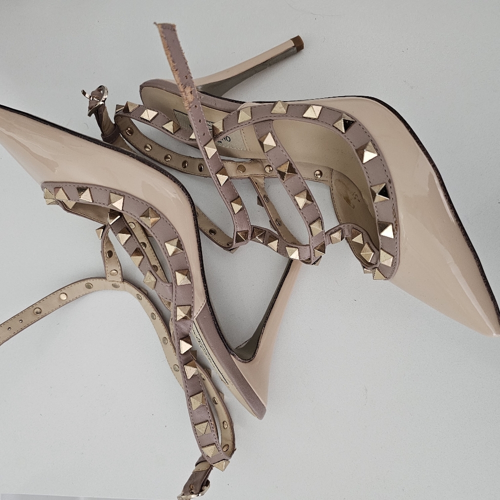 Rockstud Nude Patent Leather Heels